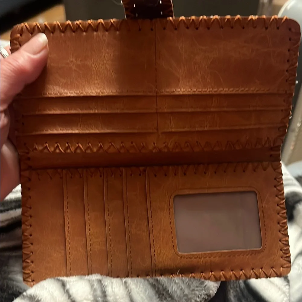 Handcrafted Leather Wallet with Butterfly Design - Picture 4 of 5